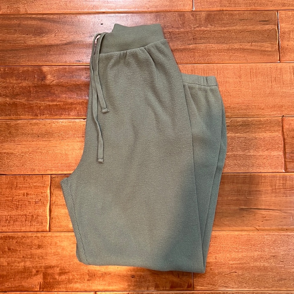 Skims pants